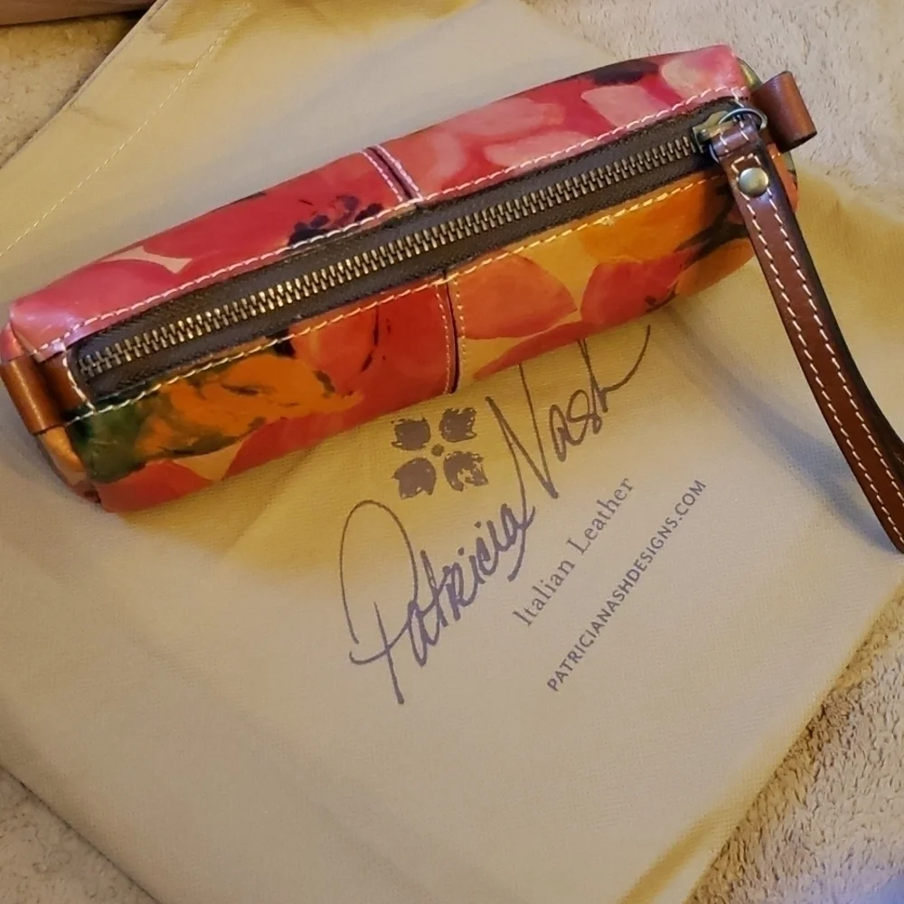 𝅺patricia Nash leather make-up bag or pen case